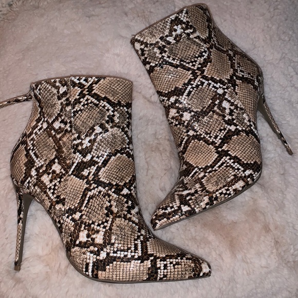 Fashion Nova Size 9 Snake Skin Booties 
